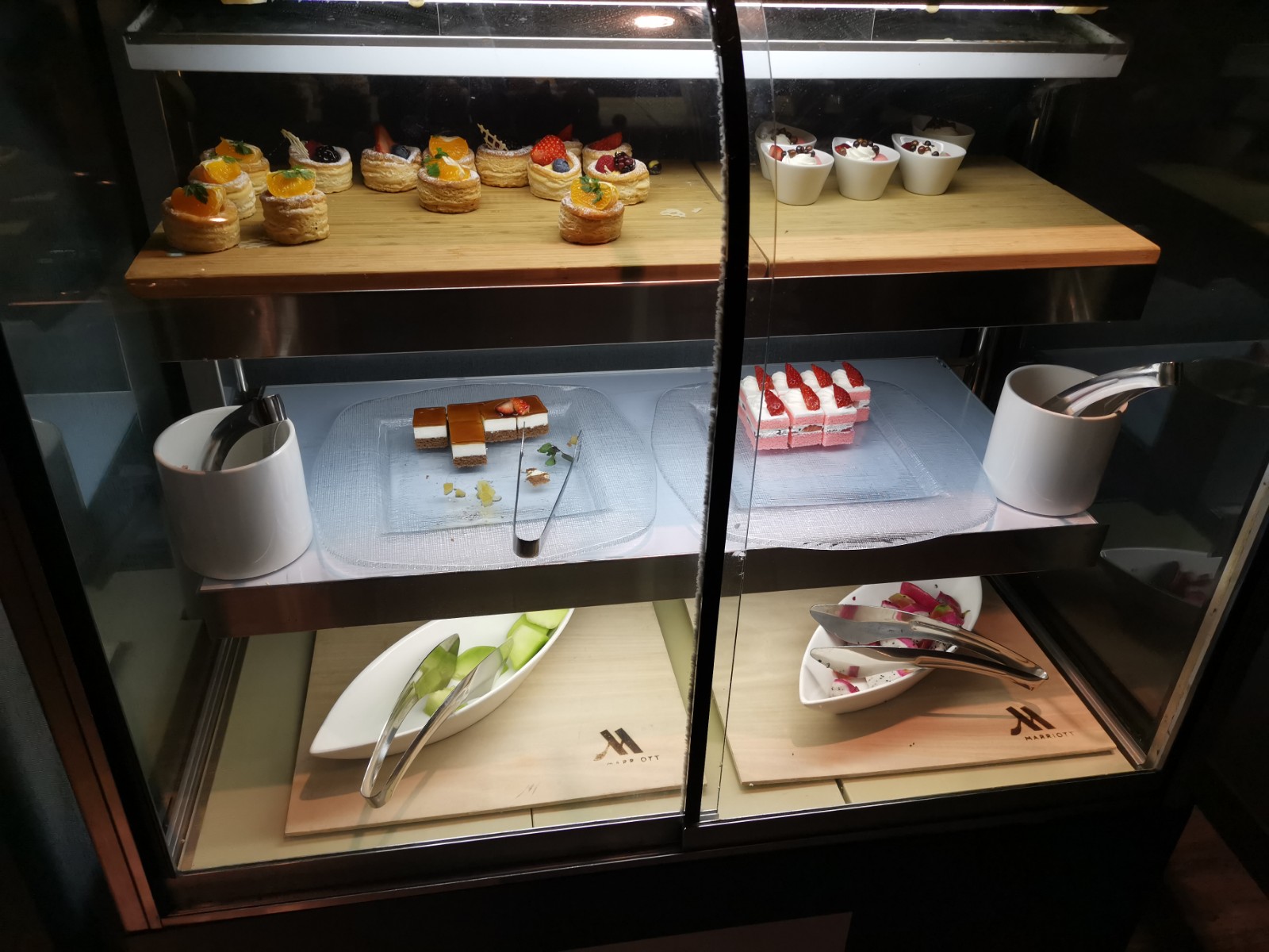 東京マリオットホテルのエグゼクティブラウンジのケーキ